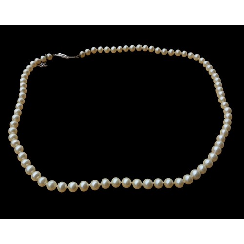 230 - A STRING OF NATURAL PEARLS