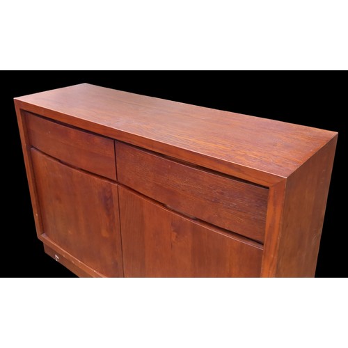 282 - A WALNUT SIDEBOARD OF 2 DRAWERS ABOVE 2 DOORS