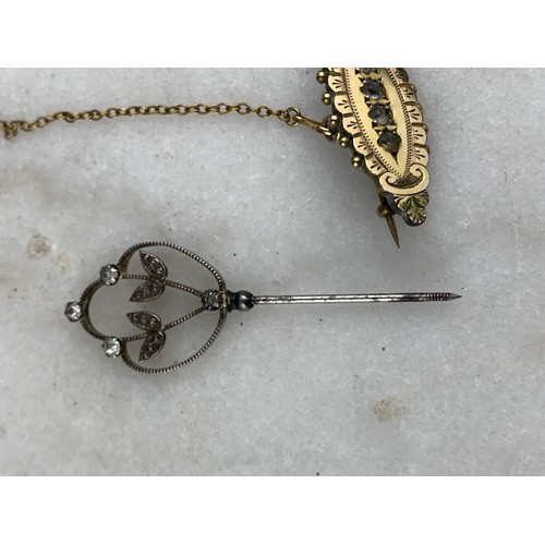 153 - A VICTORIAN WHITE METAL STICKPIN AND GOLD FRONT VICTORIAN BROOCH