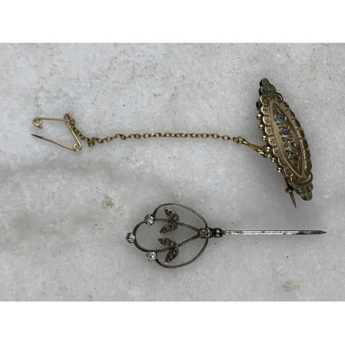 153 - A VICTORIAN WHITE METAL STICKPIN AND GOLD FRONT VICTORIAN BROOCH