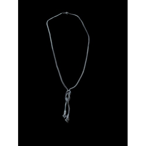 240 - A DESIGNER SILVER NECKLACE WITH KNOT DESIGN AND REM HEADS TO THE DROPS 14.8g