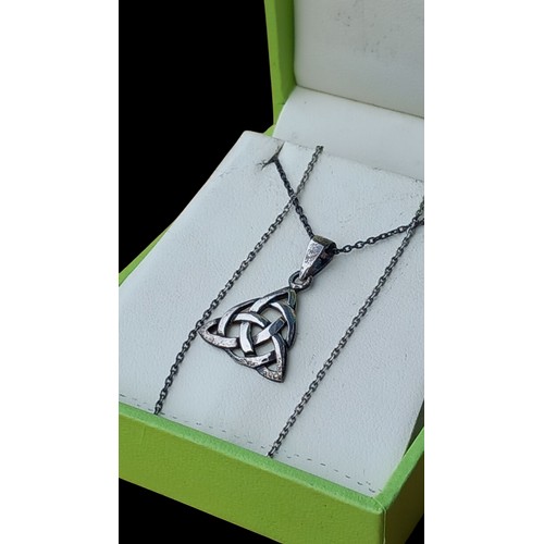 267A - A SILVER CELTIC KNOT PENDANT ON A SILVER CHAIN