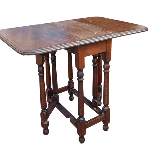 8 - A SMALL SOLID OAK DROP LEAF TABLE