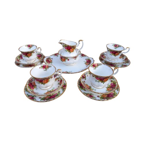 126 - 15 PIECE OLD COUNTRY ROSE ROYAL ALBERT SERVICE