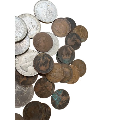 165 - A MIXED LOT OF COINS