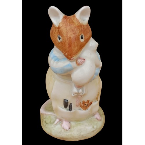 179 - A ROYAL DOULTON DUSTY AND BABY A ROYAL DOULTON MR APPLE FROM THE BRAMBLY HEDGE COLLECTION 4,5