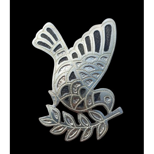 195 - A SILVER DOVE & OLIVE BRANCH BROOCH