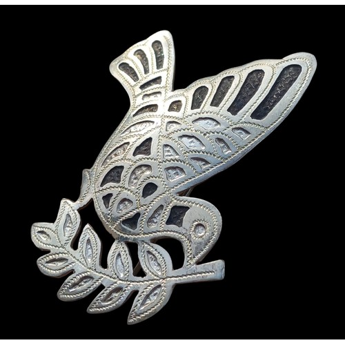 195 - A SILVER DOVE & OLIVE BRANCH BROOCH