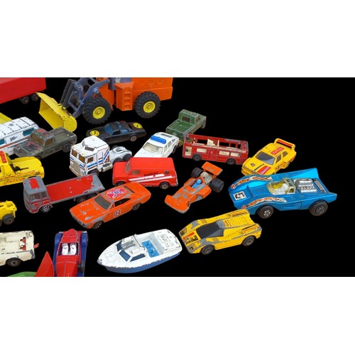 324 - A MIXED LOT OF VINTAGE CORGI AND DINKY VECHILES