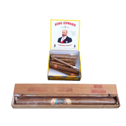 232 - A MIXED BOX OF COLLECTABLE CIGARS