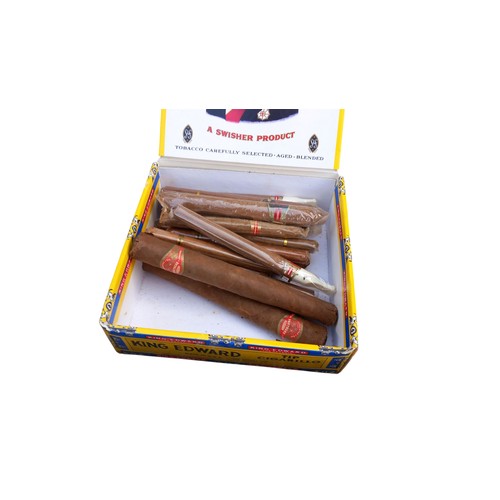 232 - A MIXED BOX OF COLLECTABLE CIGARS