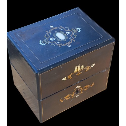 236 - A CUTE ANTIQUE WOODEN CARD BOX BEAUTIFULLY INLAID & M.O.P WITH ACCOMPANING CARDS 4.5x3.5x4