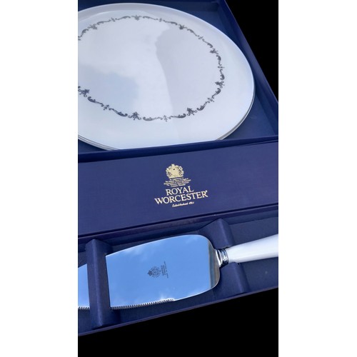 340 - A ROYAL WORCESTER CAKE STAND & SLICE