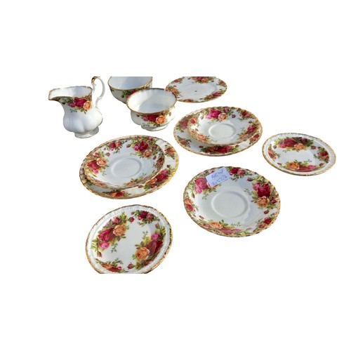 387 - 11 PIECE OF OLD COUNTRY ROSE BY ROYAL ALBERT