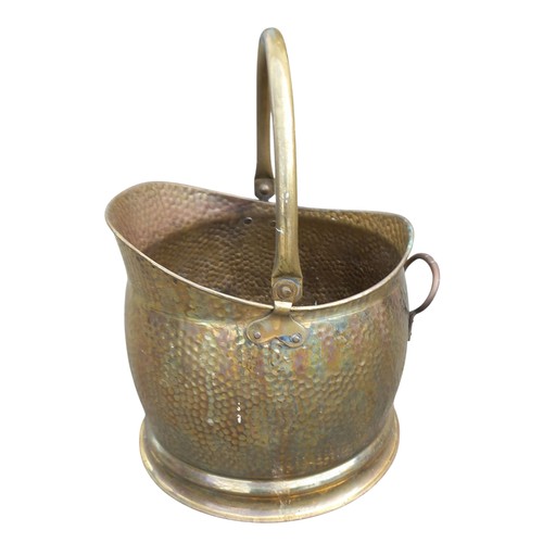 426 - A BRASS HELMET COAL SCUTTLE