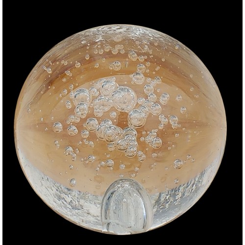 440 - A LARGE ANTIQUE PAPERWEIGHT