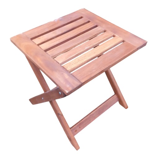 442 - A NEAT SIZED FOLDING TABLE