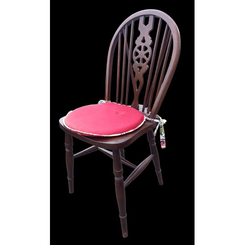 41 - A HIGH QUALITY OAK DROPLEAF TABLE WITH 6 MATCHING WHEEL BACK SADDLE SEAT OAK CHAIRS BY JAYCEE FURNIT... 