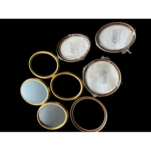 54 - A MIXED LOT OF OVAL AND ROUND FRAMES