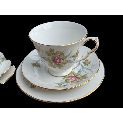 20 - A DUCHESS (WINCHESTER ) 21 PIECE TEA  SERVICE