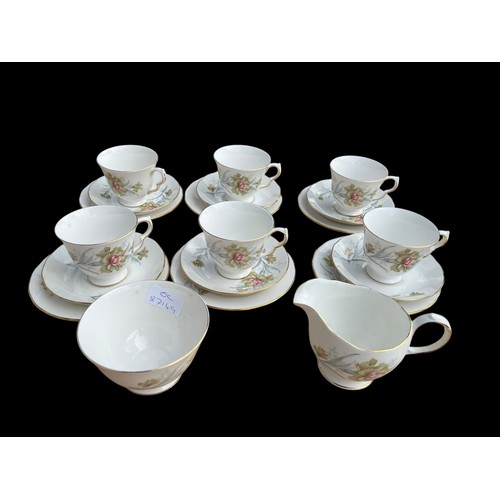 20 - A DUCHESS (WINCHESTER ) 21 PIECE TEA  SERVICE