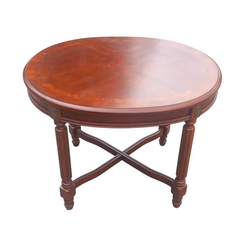 134 - A QUALITY INLAID MAHOGANY OCCASSIONAL TABLE ON CROSS SECTION BASE WITH BRASS MOUNTS