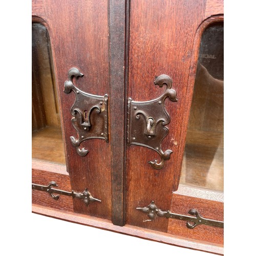 148 - A STUNNING ANTIQUE GOTHIC/MEDIVAL STYLE DISPLAY CABINET WITH CASTLE RAMPART TOP 40x67x18