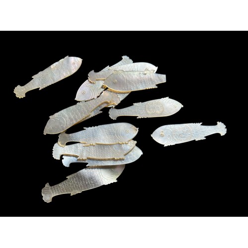 58 - A LOT OF 12 CHINESE FISH M.O.P. GAMING TOKENS