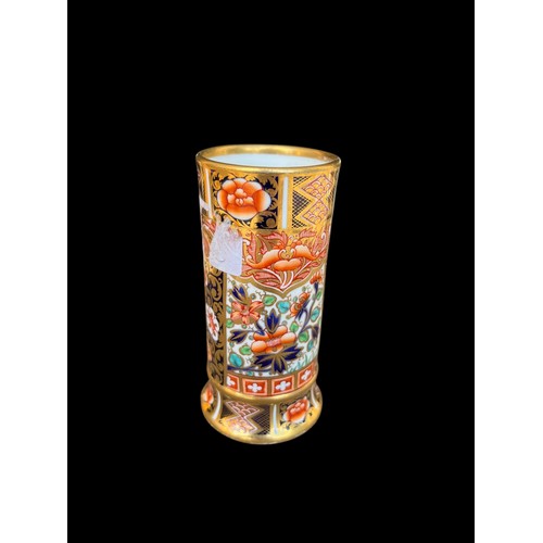133 - A SMALL VASE ATTRIBUTED TO ROYAL CROWN DERBY 10cms
