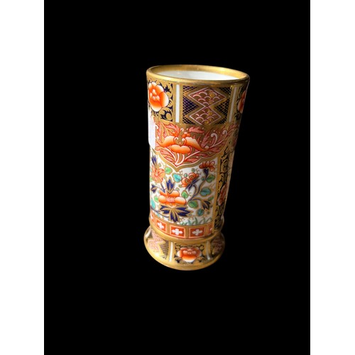 133 - A SMALL VASE ATTRIBUTED TO ROYAL CROWN DERBY 10cms