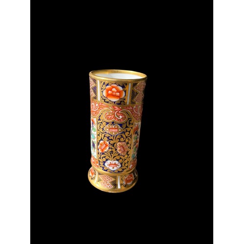 133 - A SMALL VASE ATTRIBUTED TO ROYAL CROWN DERBY 10cms