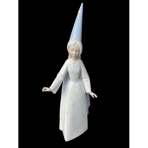 141 - LLADRO FAIRY GOD MOTHER (DAMAGE TO WAND) 11