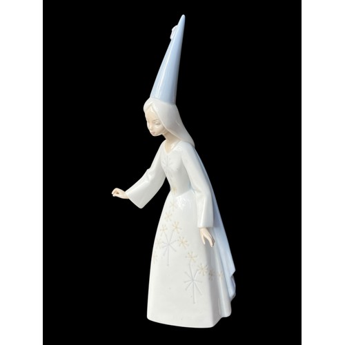141 - LLADRO FAIRY GOD MOTHER (DAMAGE TO WAND) 11