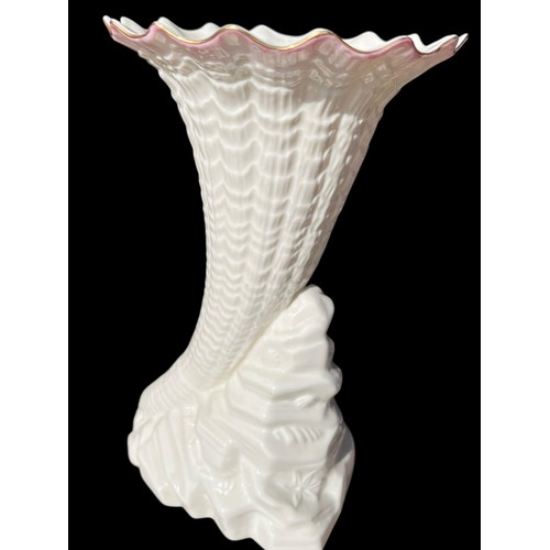 142 - A COLLECTORS BELLEEK HERTIAGE COLLECTION ROCK SPILL VASE 9