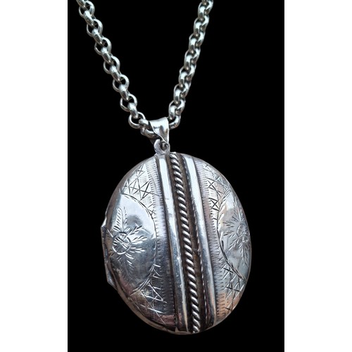 LARGE HEAVY ORNATE LOCKET ON A HEAVY LOOP LINK CHAIN 67.1g