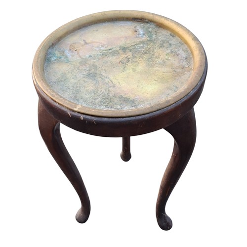 91 - TALL PLANTSTAND ON QUEEN ANN LEG WITH BRASS LIFT OFF TRAY 21x12