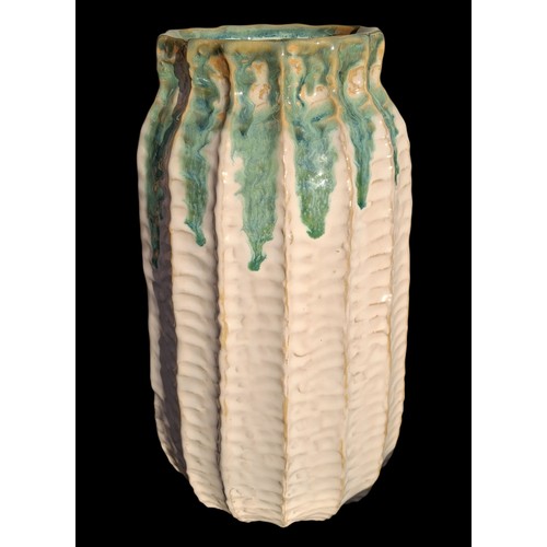 60 - A NEW DESIGNER STYLE VASE