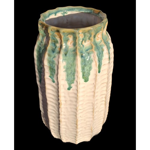 60 - A NEW DESIGNER STYLE VASE