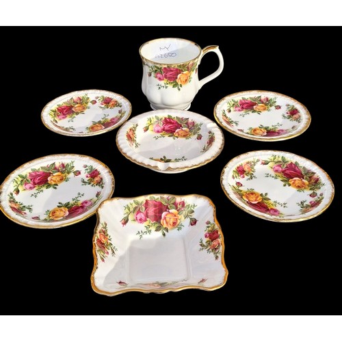 73 - A MIXED LOT OF OLD COUNTRY ROSE BY ROYAL ALBERT (7 PIECES)