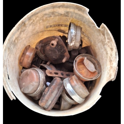 105 - A MIXED LOT OF OLD MOTORING LAMPS ETC