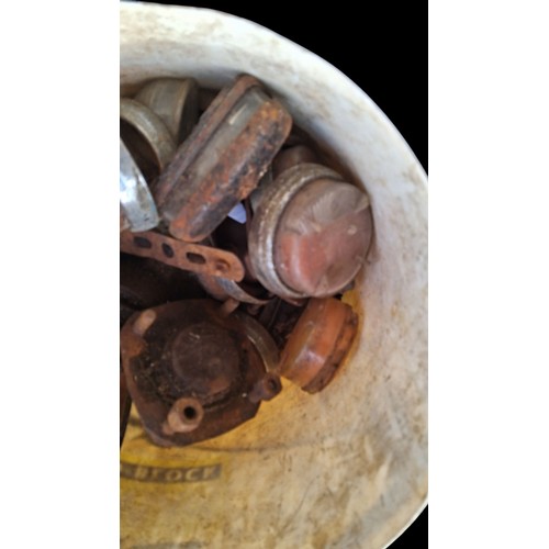 105 - A MIXED LOT OF OLD MOTORING LAMPS ETC