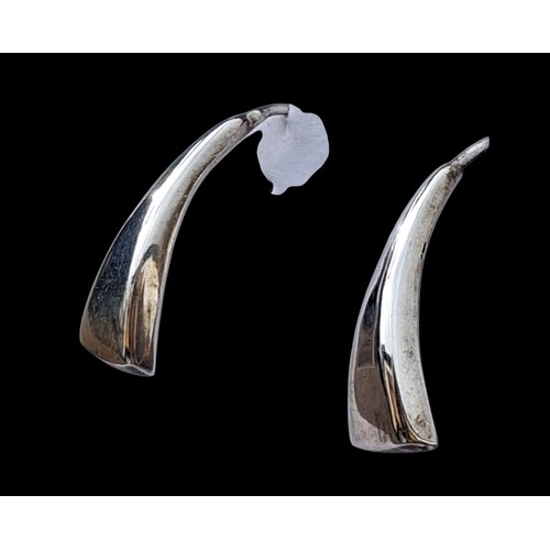 273 - A PAIR OF DESIGNER SILVER EARRINGS