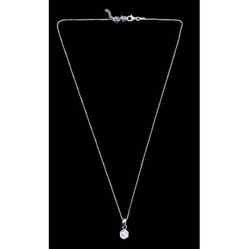 276 - A BEAUTIFUL SILVER SOLITAIRE PENDANT ON A SILVER CHAIN