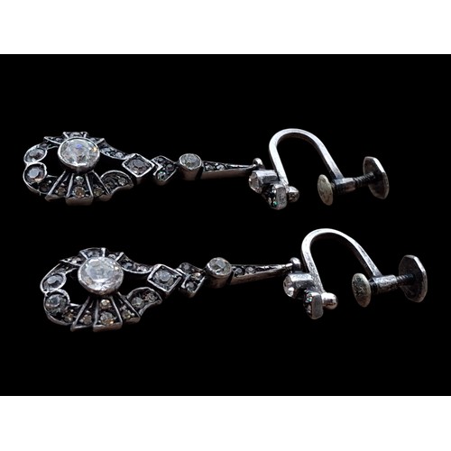 260A - A PAIR OF WHITE METAL STONE DROP EARRINGS
