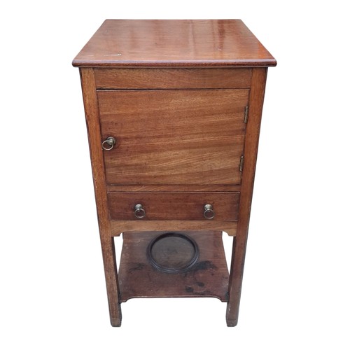 82 - A GEORGIAN SINGLE DRAWERED POT CUPBOARD
