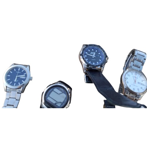 18 - A MIXED LOT OF WATCHES