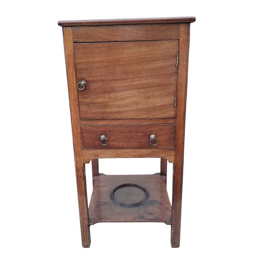 40 - A GEORGIAN SINGLE DRAWERED POT CUPBOARD