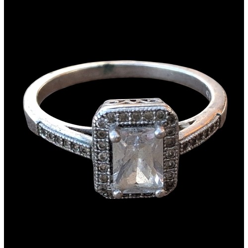 300 - A FANASTIC GEM SET SILVER RING