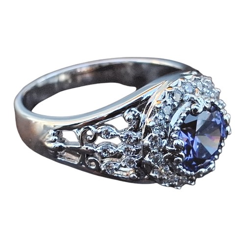 306 - A 925 SILVER RING WITH A TANZANITE STYLE STONE SIZE Q