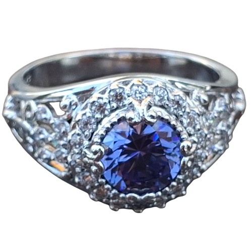 306 - A 925 SILVER RING WITH A TANZANITE STYLE STONE SIZE Q